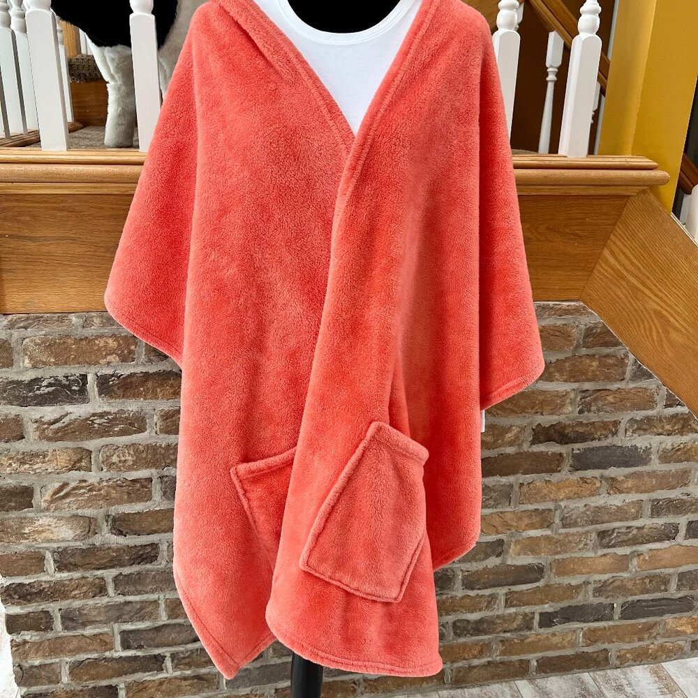 LAST CHANCE! Soft & Snuggly Coral Shawl/Cape with Pockets - Picture 2 of 11